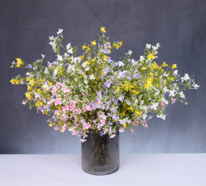 Букет "Цветочная Вселенная из лепестков" высота 50см