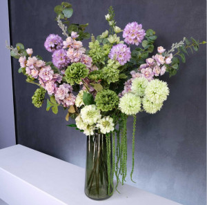 Букет "Аметистовые капли в изумрудных сумерках"